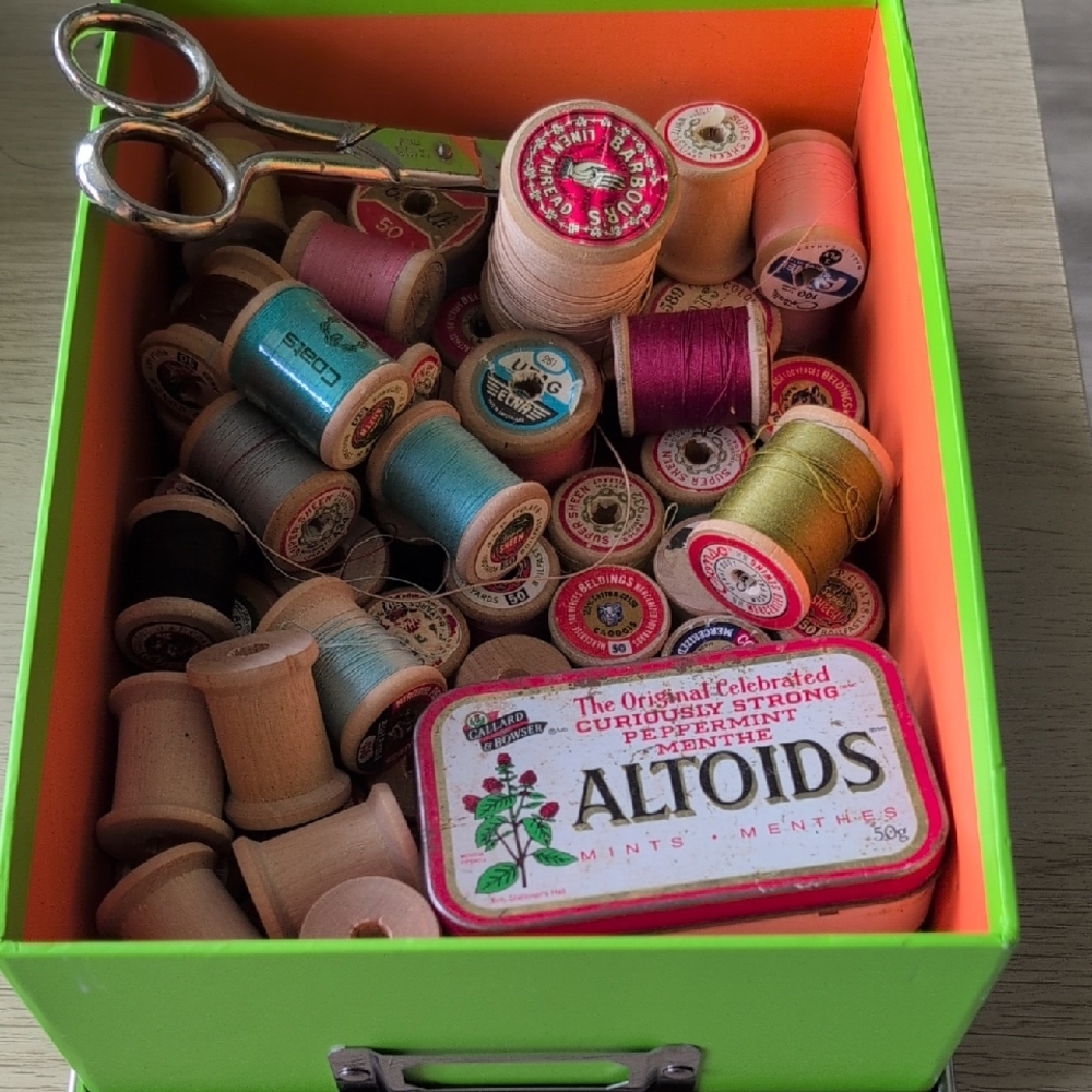 Vibrant Lime Storage Box with Threads